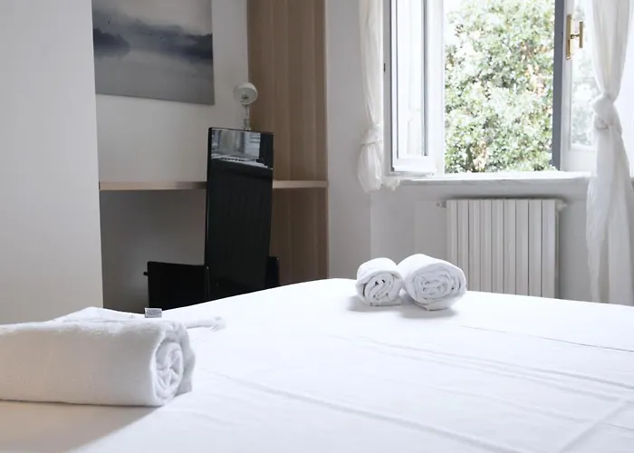 Easylife - - Lanzone 39 - Sant'ambrogio Apartman *